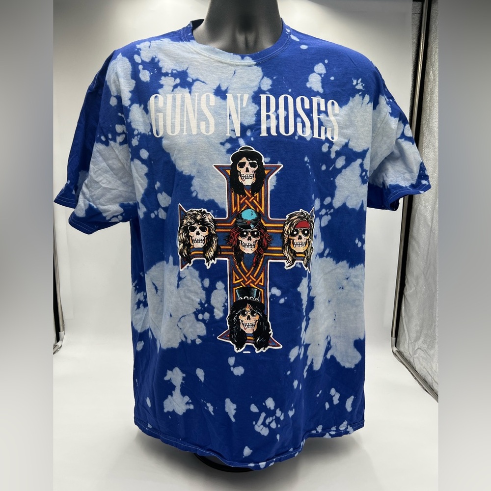 New Men’s Guns and Roses blue and‎ white bleach design short sleeve Size XL.